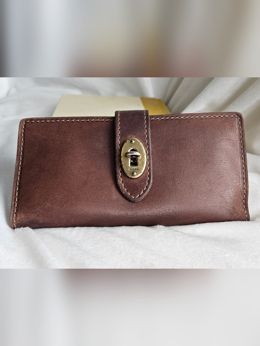 Vintage Fossil Rich Brown Leather Wallet with Brass Turn-Lock